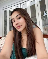 Bokep Indo – Mahasiswi doggy style pacar depan cermin