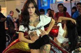 Bokep Indo Pacarku Sange Bugil Omek Ngangkang di Mobil Ngewe Babe - video viral global - GindirViral